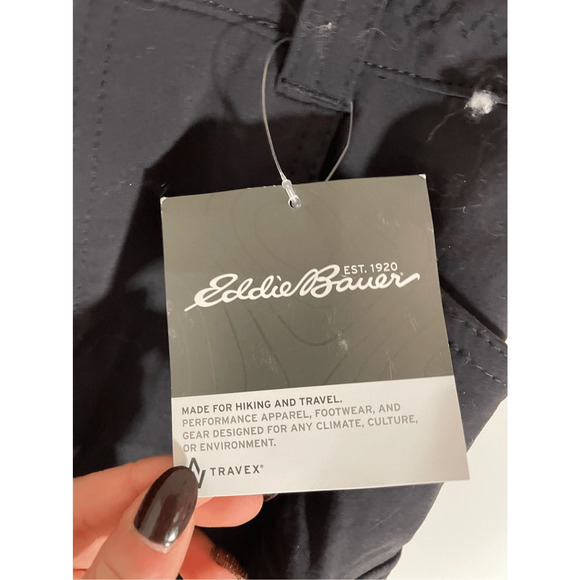 NWT Eddie Bauer Women's 12 T Gorpcore Utility Hiking Black Horizon Cargo Shorts - Picture 3 of 6